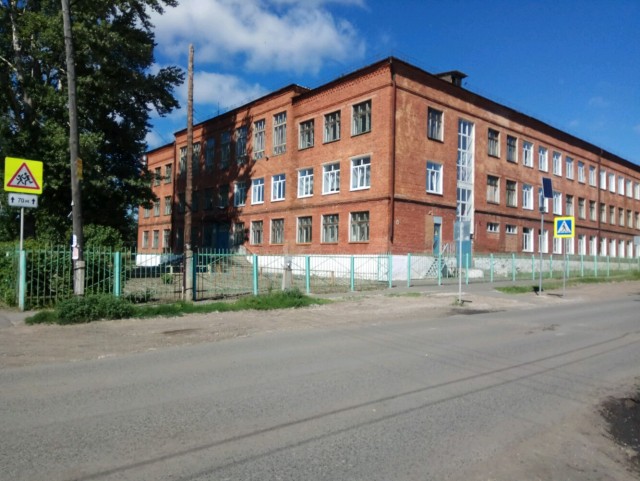 Бывший начальник женской колонии возглавил школу и детский сад в Омске