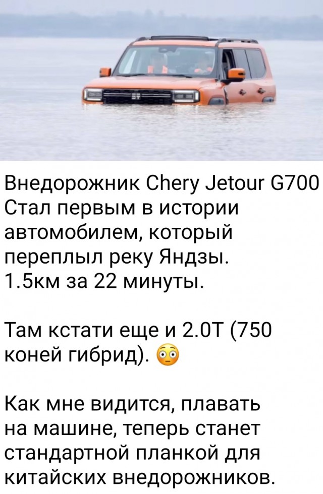 Большегрузы проезжают по берегу Охотского моря