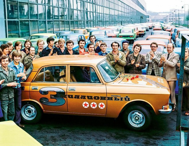 А ведь когда то были времена,когда половина легковых автомобилей уходила на экспорт,а наши гонщики выступали на международных соревнованиях.