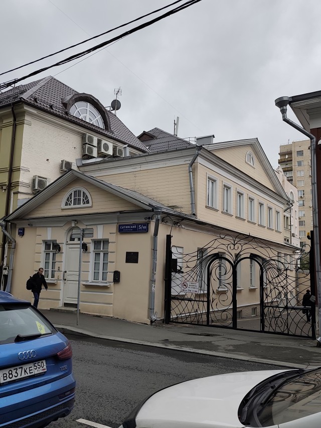 Шляюсь по Москве (мрачное утро).