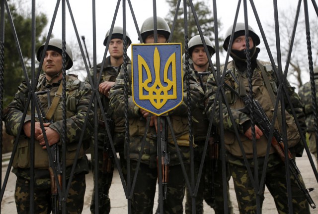 Километры колючей проволоки: граница Украины с РФ