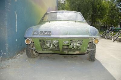 Невероятный космолет во дворе (3 фото)