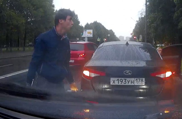 Ты меня не пропустил на заниженной и тонированной KIA? На тебе месть мою... и тябя шатал!