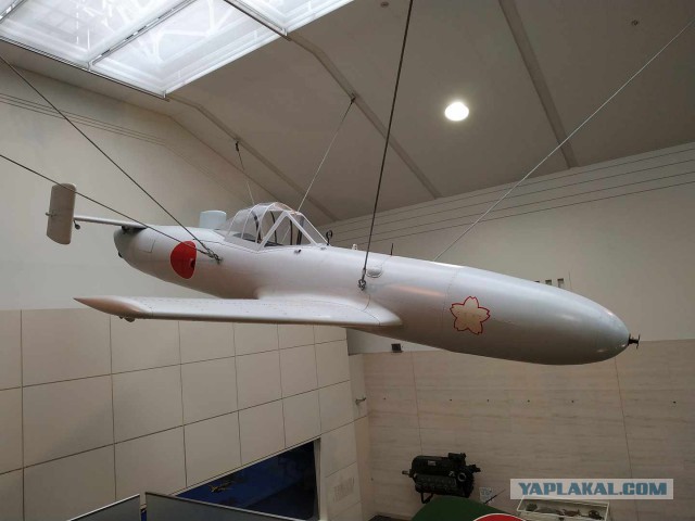 Атака камикадзе, 1944 год