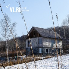 В селе под Партизанском местные жители угрожают сжечь дом семьи, находящейся на карантине по коронавирусу