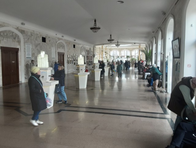 Очередь на Крымском мосту растянулась на 10 километров — туристы часами стоят в пробке