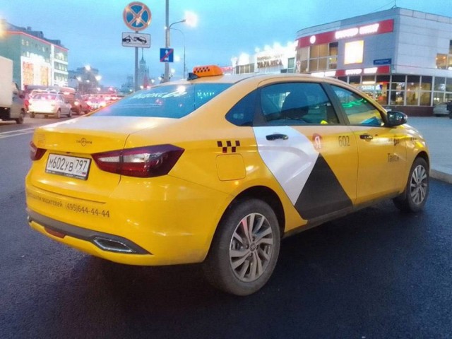 Lada Aura начала появляться в такси