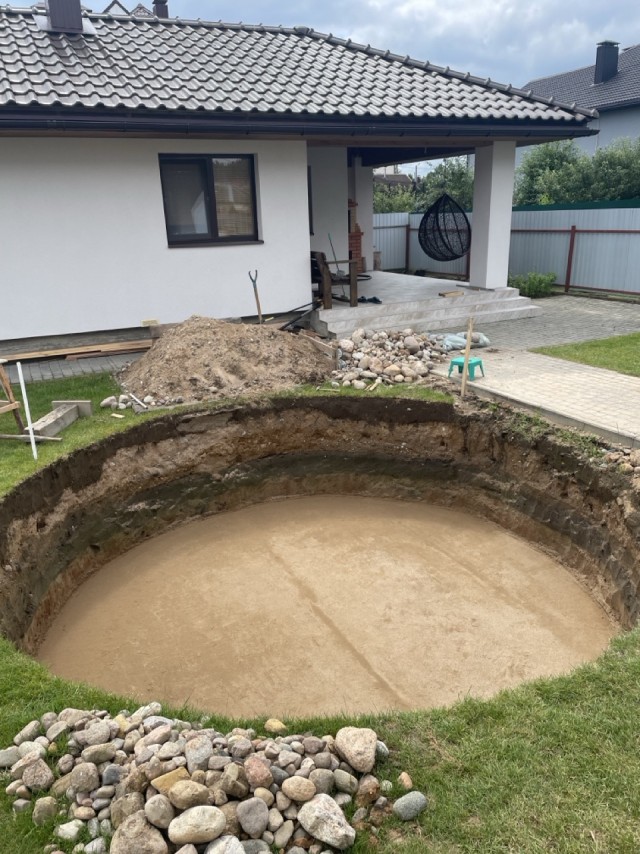 А не прикрутить ли к бане бассейн ?