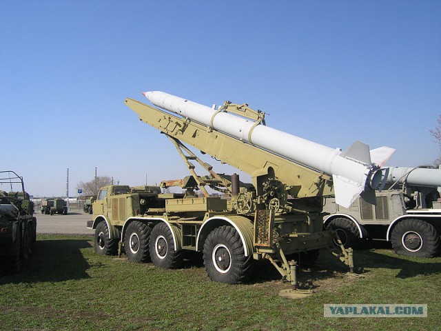 Воронка после взрыва под Донецком