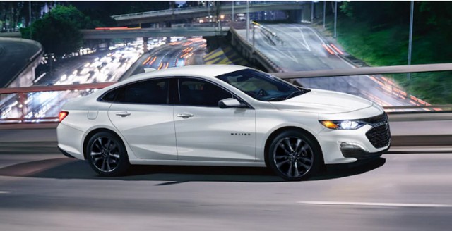 В Узбекистане девушка ждала от мужа Chevrolet Malibu, но получила Daewoo Gentra