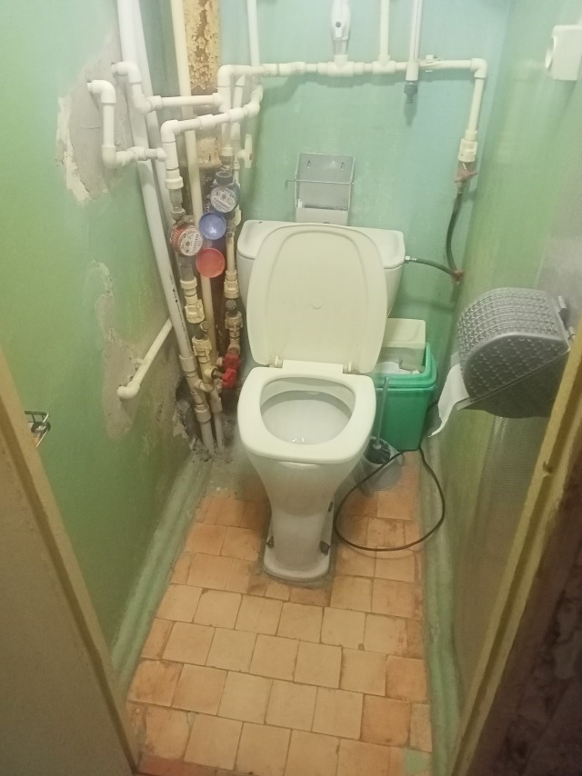 Ремонт пола туалета