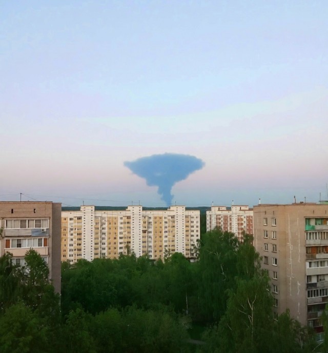 Опять что-то полыхает и дымит
