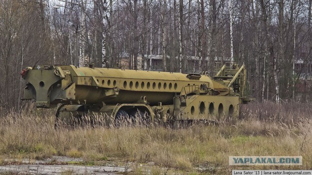 Вечный ремонт. Заброшенная военная техника.