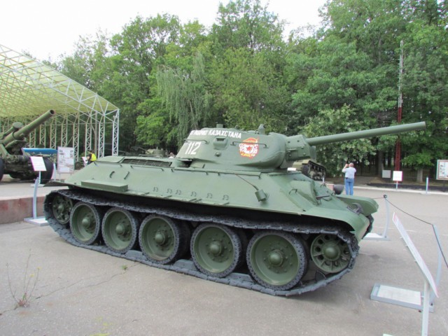 Подъём танка Т-34-76 из озера Жарки в 1998 году