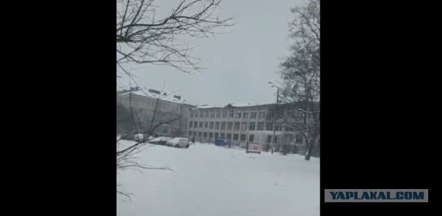 В поселке Чаинка Купинского района Новосибирской области рухнула стена школы после того, как в ней попытались поменять окна