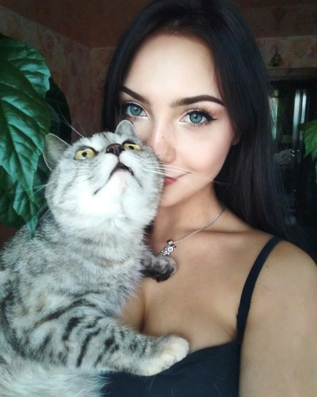 Картинки с девушками во вторник