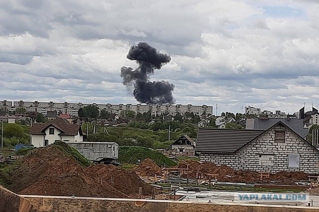 В Белоруссии на жилой дом упал самолёт