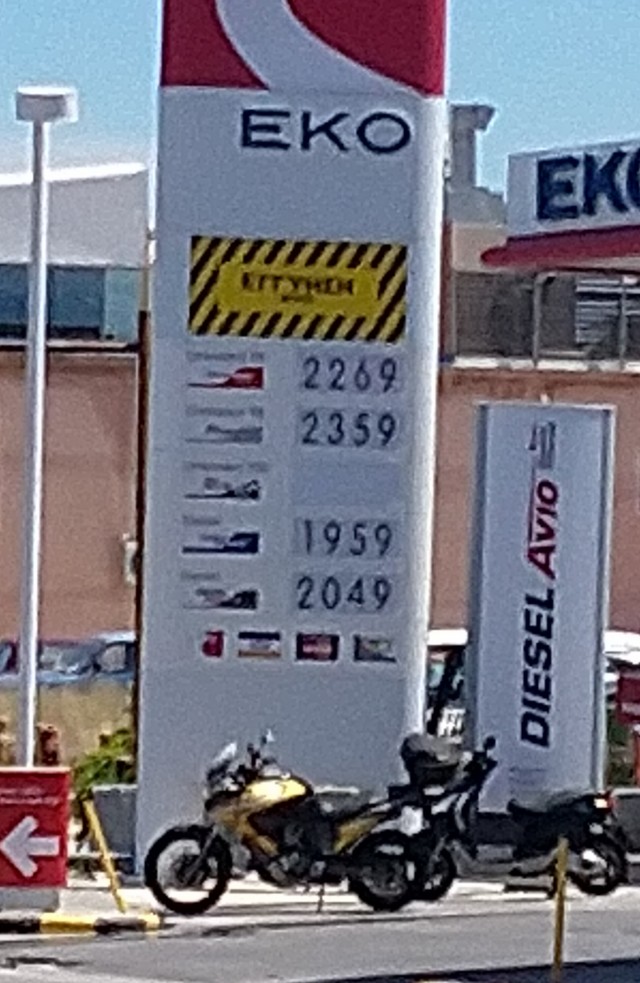 «Лукойл» покупает дочку Shell в России, которая владеет сетью АЗС и заводом смазочных материалов
