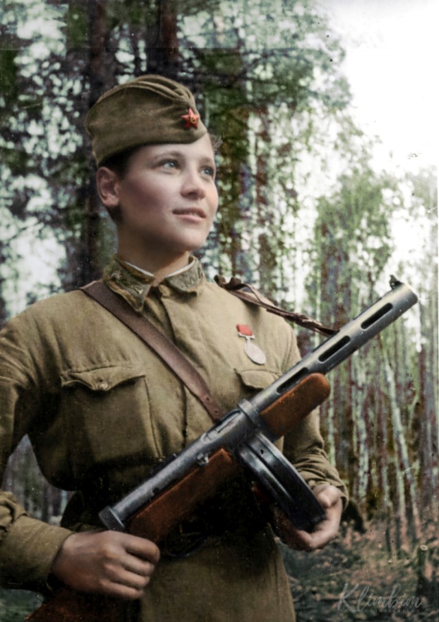 Фотографии связанных с историей Красной и Советской Армии.