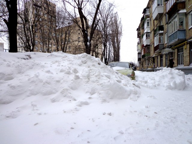 Жителям Подмосковья официально запретили делать горки во дворах.
