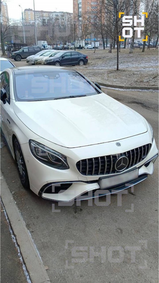 В Москве в салоне заглушенного Mercedes-Benz обнаружили маленькую девочку