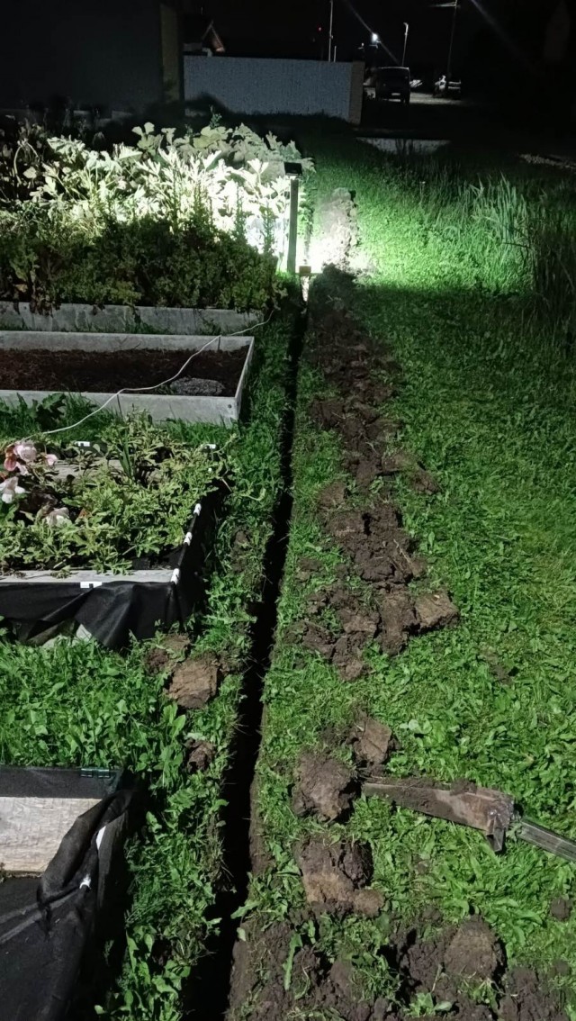 Вы хотели стройки? Вот вам продолжение про самую маленькую дачу в мире.