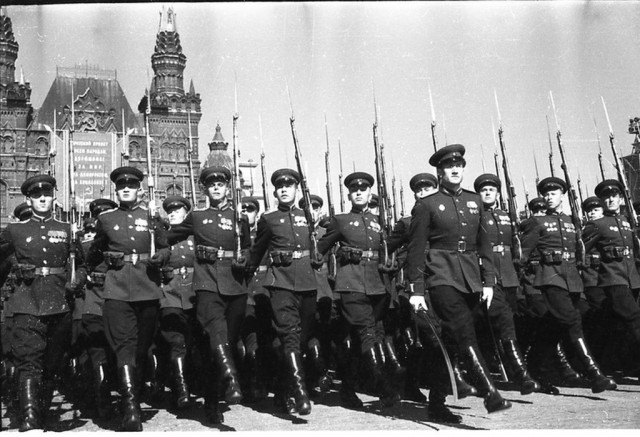 Военный парад весна 1951 года.