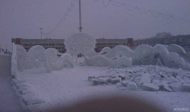 Уродливая елка.
