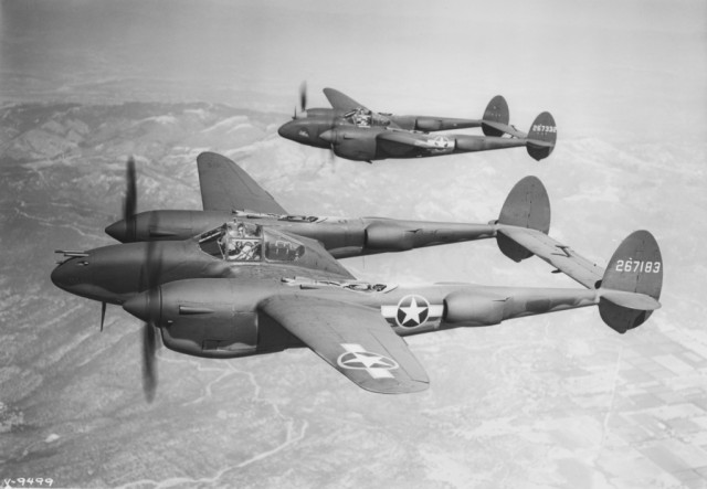 Многоцелевой истребитель P-38 «Lightning»