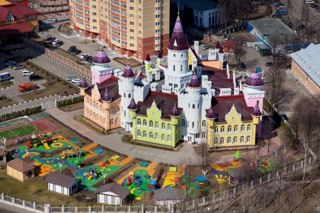 Современный детский сад в стране победившего коммунизма, в городе Женева