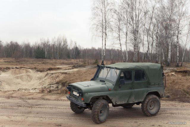 Расход — 20 кг поленьев на сотню километров. Белорус собрал УАЗ, работающий на дровах