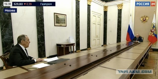 Российским чиновникам, приближённым к президенту, значительно усложнили жизнь. Они должны несколько раз в неделю сдавать кал