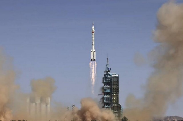 Старт лунной сверхтяжелой ракеты SLS назначен на 15:33 мск