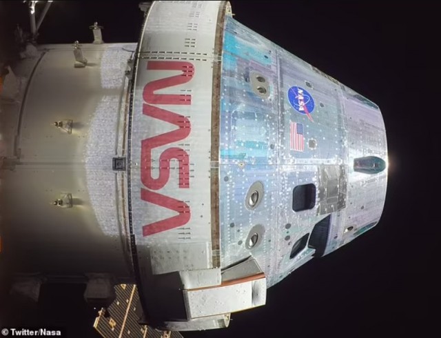 Космический корабль NASA Orion сделал селфи, находясь в 130 км от поверхности Луны
