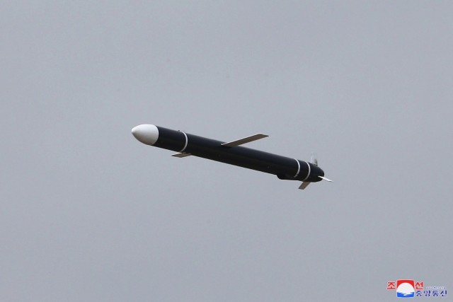 Фотографии северокорейских крылатых ракет после пусков 22 марта