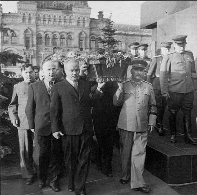Первые два послевоенных года в исторических фотографиях