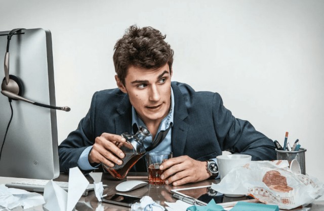 Алкоголизм и работа - можно ли совмещать?