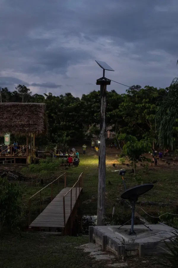 Бедные люди: амазонскому племени Маруха провели интернет через Starlink