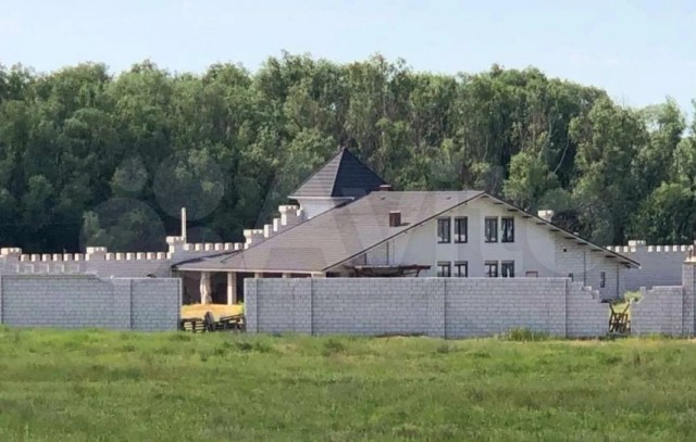 Под Волгоградом продают замок — личную крепость с башнями для лучников выставили за ₽40 млн.