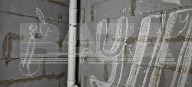 Дом ещё не сдан, а уже рассыпается, в квартирах экскременты и граффити
