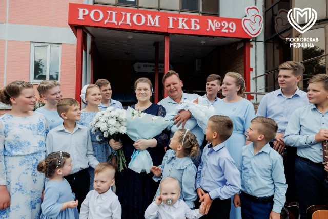 *БАЯН*Московские врачи помогли женщине родить 16-го ребенка