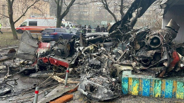 В Броварах под Киевом рядом детским садом упал вертолет.
