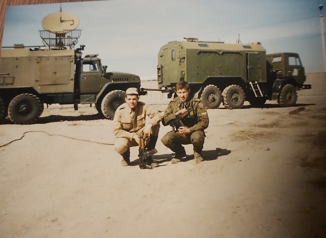 А давайте в честь праздника, выкладывать свои армейские фотки уважаемые яповцы