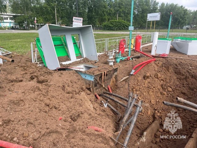 При проведении ремонта на заправке в Нефтекамске произошел хлопок