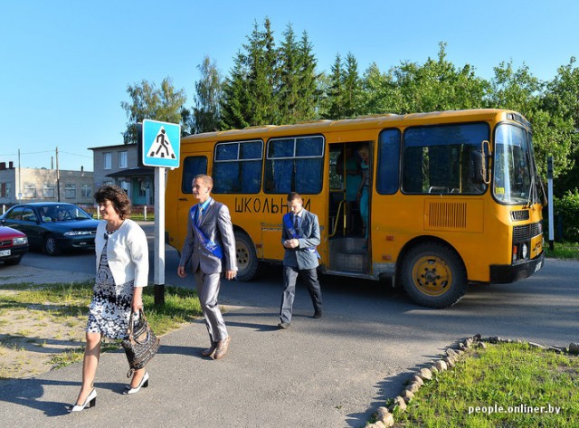 Душевный  выпускной в деревенской школе