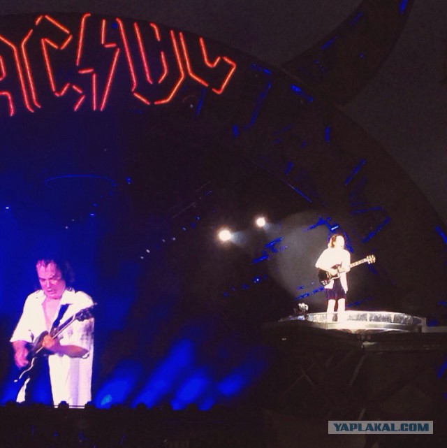 AC/DC. Вжарим рок в этой дыре!