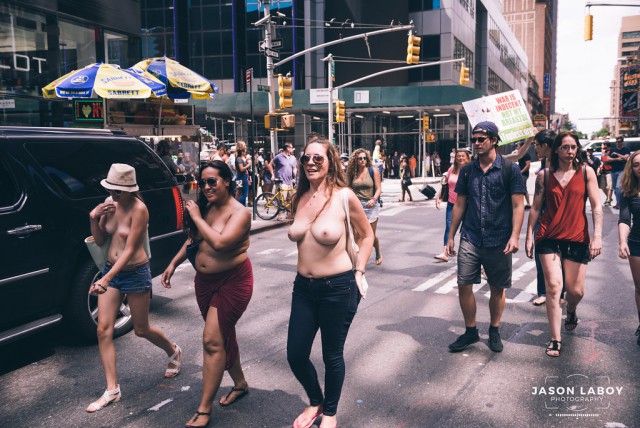 Топлес-протест в Нью-Йорке