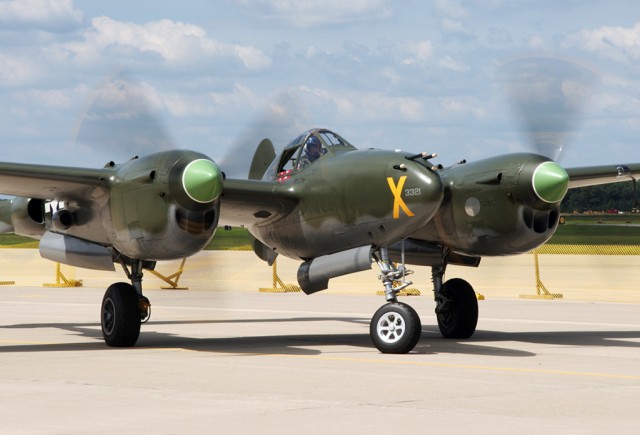 Многоцелевой истребитель P-38 «Lightning»