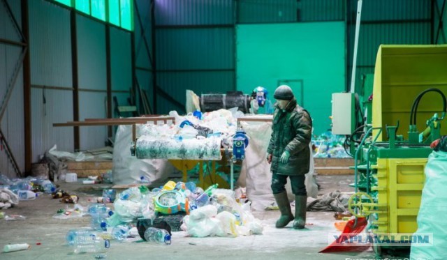 30 бочек в месяц: в Екатеринбурге бизнесмен стал добывать нефть из мусора