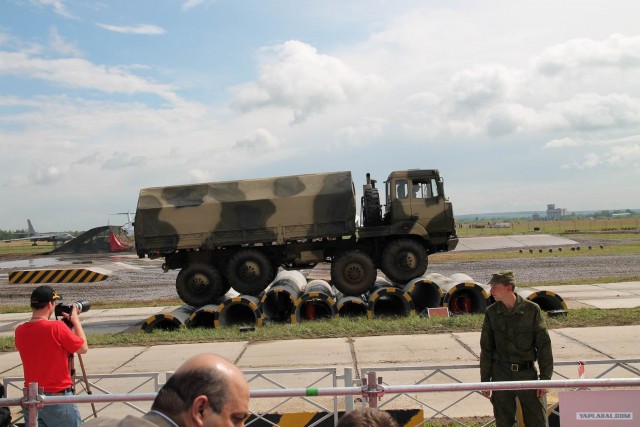 Танки плавали и прыгали на шоу